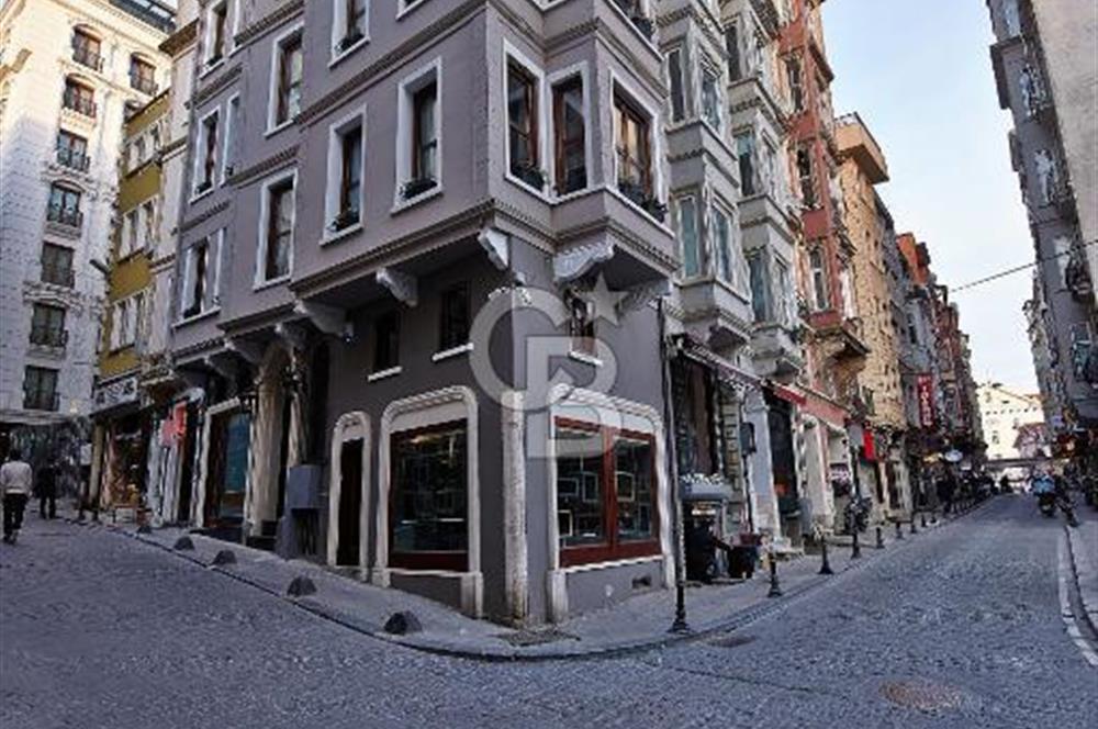 Beyoğlu Billur Sokak’ta 5 Katlı, 8 Odalı Satılık Otel