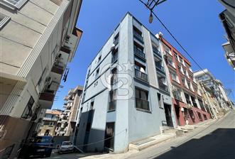 KONAK ZAFER TEPE MAH ARA KAT ÇİFT CEPHE GENİŞ ve FERAH 1+1 SATILIK DAİRE
