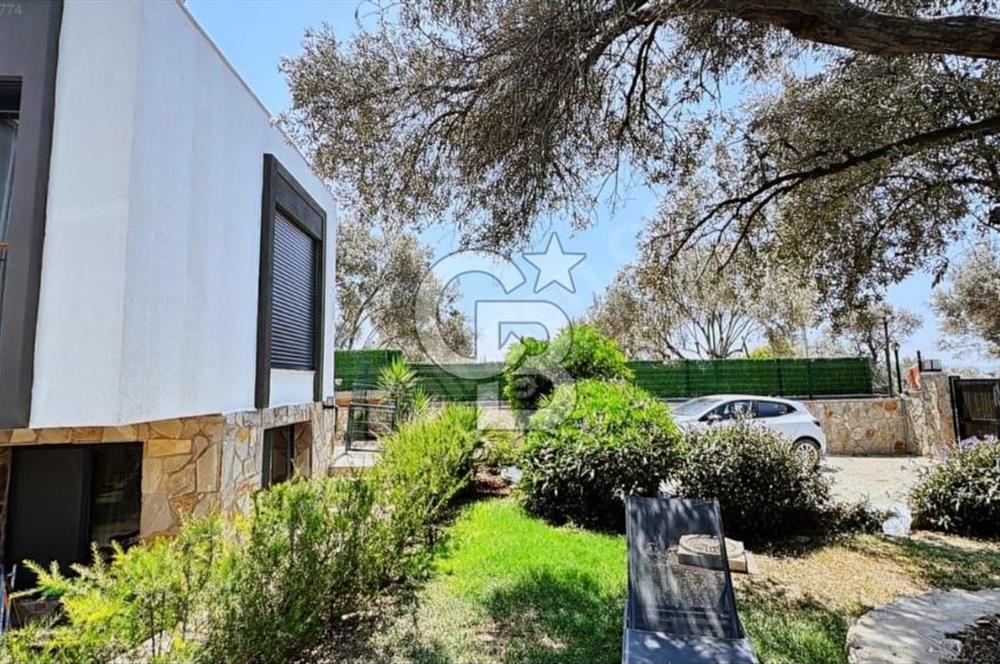  URLA BADEMLER 1000 m2 SATILIK MÜSTAKİL ŞÖMİNELİ 5+2 TAŞ VİLLA