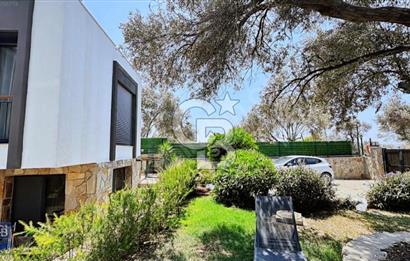  URLA BADEMLER 1000 m2 SATILIK MÜSTAKİL ŞÖMİNELİ 5+2 TAŞ VİLLA