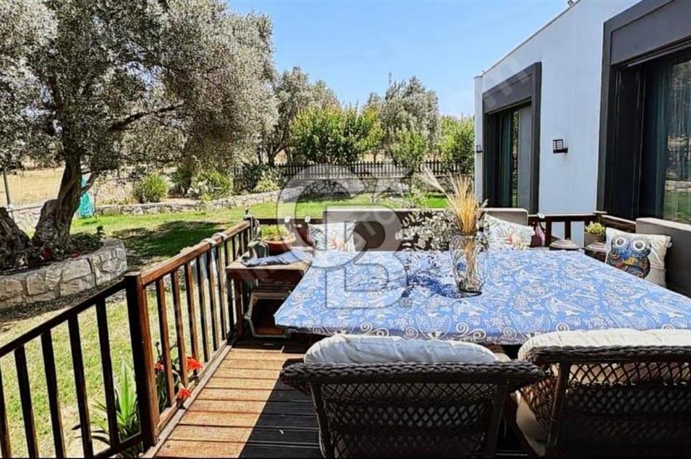  URLA BADEMLER 1000 m2 SATILIK MÜSTAKİL ŞÖMİNELİ 5+2 TAŞ VİLLA
