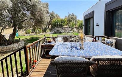  URLA BADEMLER 1000 m2 SATILIK MÜSTAKİL ŞÖMİNELİ 5+2 TAŞ VİLLA