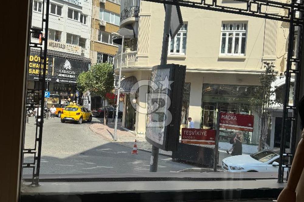 Tabela Değerli Teşvikiye Meydan da Bakımlı Yüksek Giriş Kat