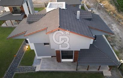 Dikili Salihleraltında Satılık 5+1 Müstakil Fırsat Villa!