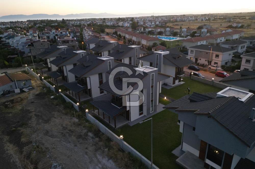 Dikili Salihleraltında Satılık 5+1 Müstakil Fırsat Villa!