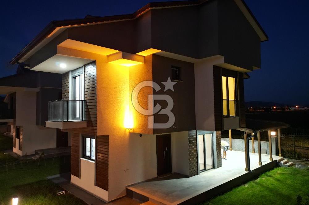 Dikili Salihleraltında Satılık 5+1 Müstakil Fırsat Villa!