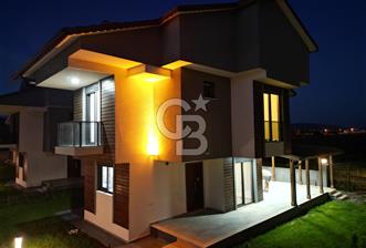 Dikili Salihleraltında Satılık 5+1 Müstakil Fırsat Villa!
