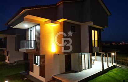 Dikili Salihleraltında Satılık 5+1 Müstakil Fırsat Villa!