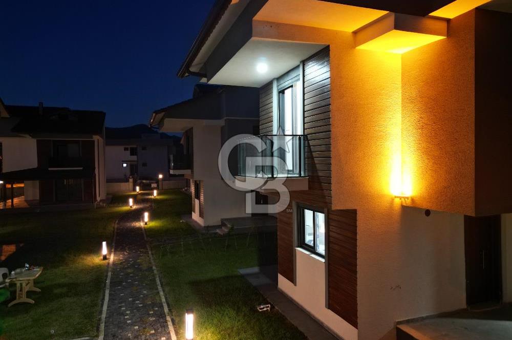 Dikili Salihleraltında Satılık 5+1 Müstakil Fırsat Villa!