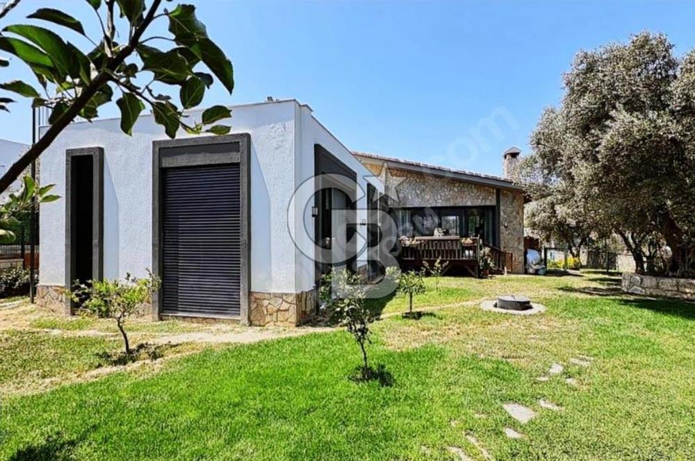  URLA BADEMLER 1000 m2 SATILIK MÜSTAKİL ŞÖMİNELİ 5+2 TAŞ VİLLA
