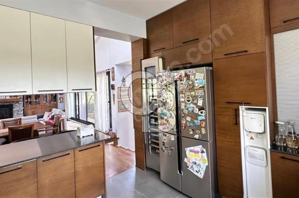  URLA BADEMLER 1000 m2 SATILIK MÜSTAKİL ŞÖMİNELİ 5+2 TAŞ VİLLA