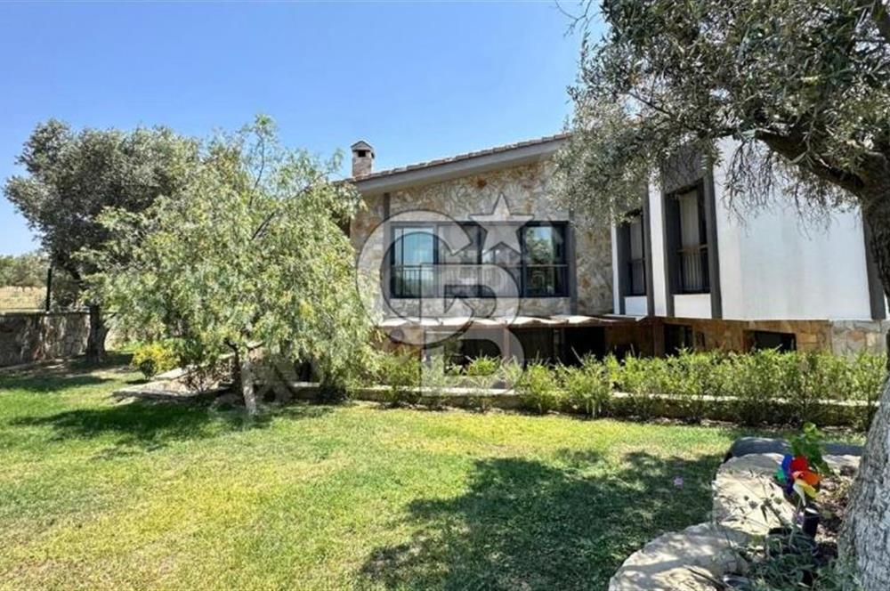  URLA BADEMLER 1000 m2 SATILIK MÜSTAKİL ŞÖMİNELİ 5+2 TAŞ VİLLA