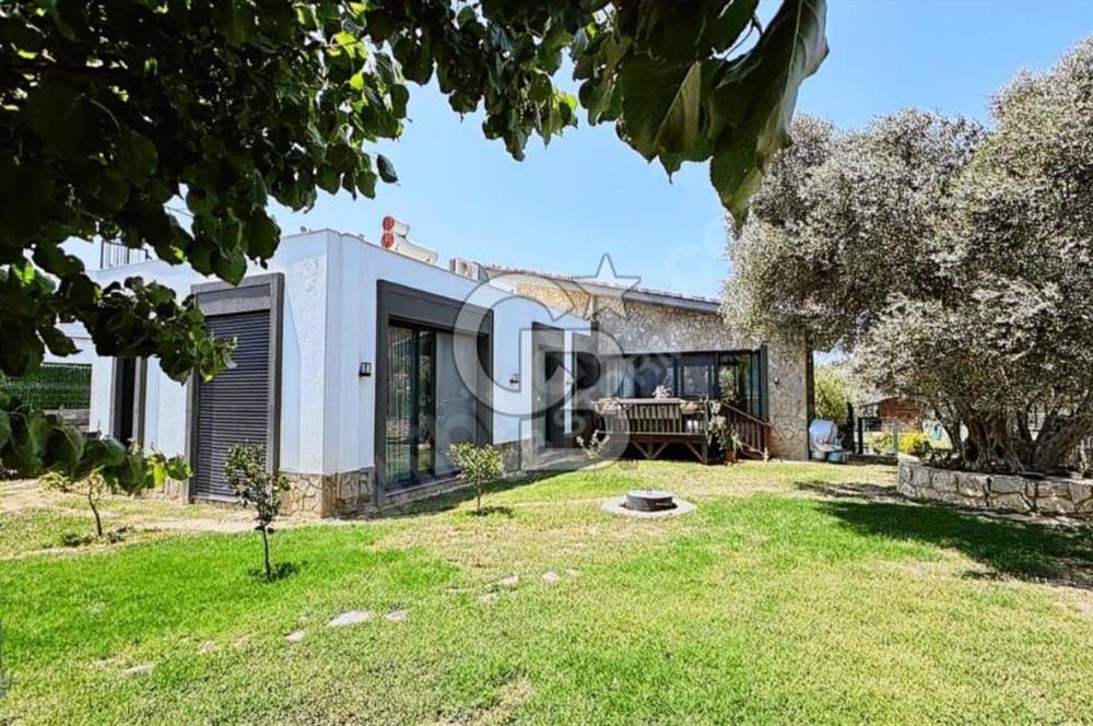 URLA BADEMLER 1000 m2 SATILIK MÜSTAKİL ŞÖMİNELİ 5+2 TAŞ VİLLA