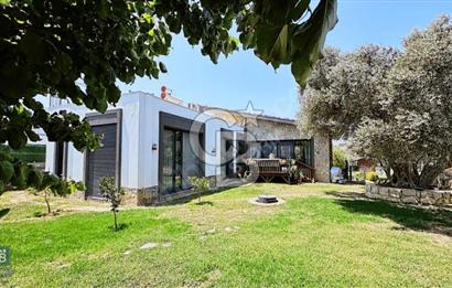  URLA BADEMLER 1000 m2 SATILIK MÜSTAKİL ŞÖMİNELİ 5+2 TAŞ VİLLA
