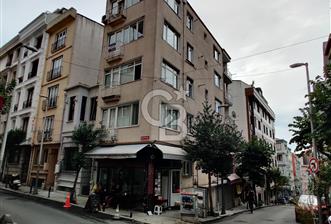 Şişli Kurtuluş Caddesi - Şahin Sokakta Satılık 2+1 Köşe Daire