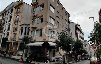 Şişli Kurtuluş Caddesi - Şahin Sokakta Satılık 2+1 Köşe Daire
