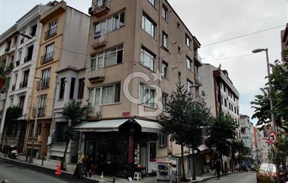 Şişli Kurtuluş Caddesi - Şahin Sokakta Satılık 2+1 Köşe Daire