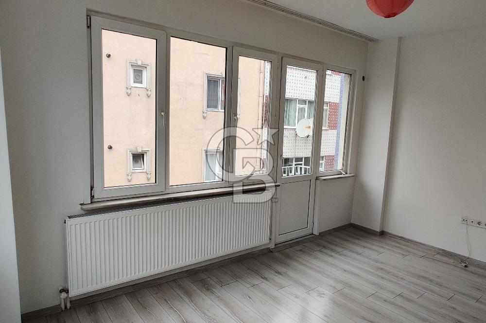 Şişli Kurtuluş Caddesi - Şahin Sokakta Satılık 2+1 Köşe Daire