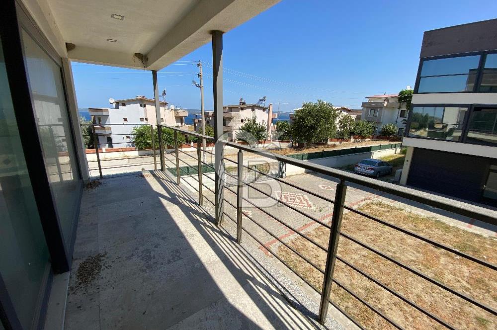 ÇANAKKALE İNTEPEDE BOĞAZ MANZARALI SATILIK TRİPLEKS VİLLA