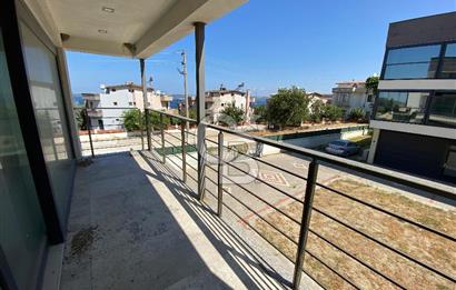 ÇANAKKALE İNTEPEDE BOĞAZ MANZARALI SATILIK TRİPLEKS VİLLA