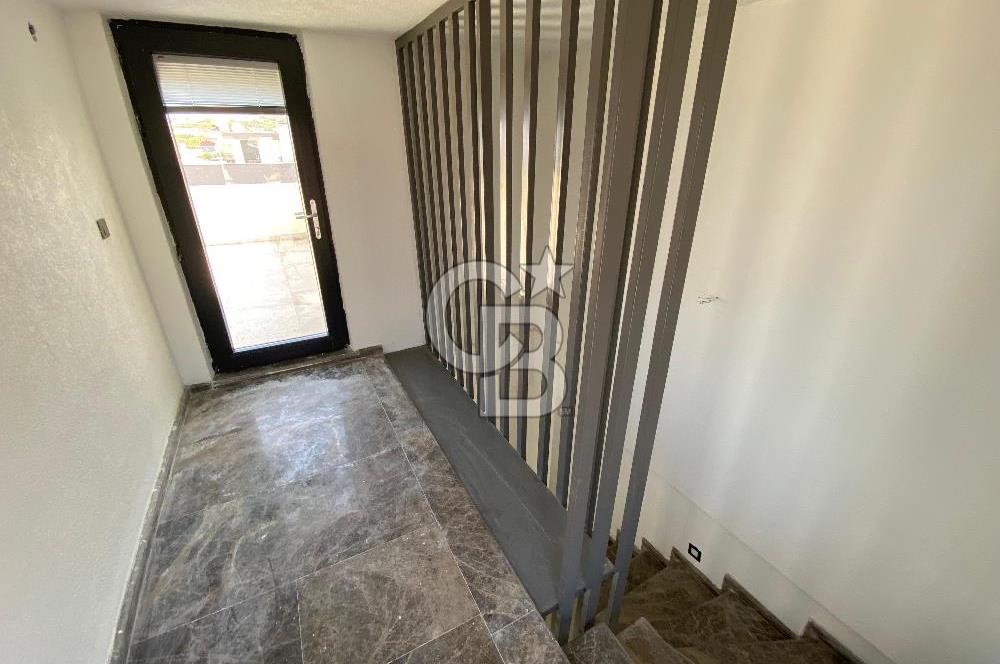 ÇANAKKALE İNTEPEDE BOĞAZ MANZARALI SATILIK TRİPLEKS VİLLA