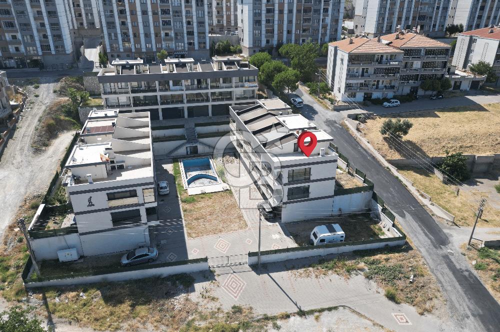 ÇANAKKALE İNTEPEDE BOĞAZ MANZARALI SATILIK TRİPLEKS VİLLA