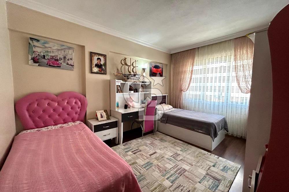 İZMİR BORNOVA YEŞİLOVA'DA SATILIK 5 KATLI BİNA