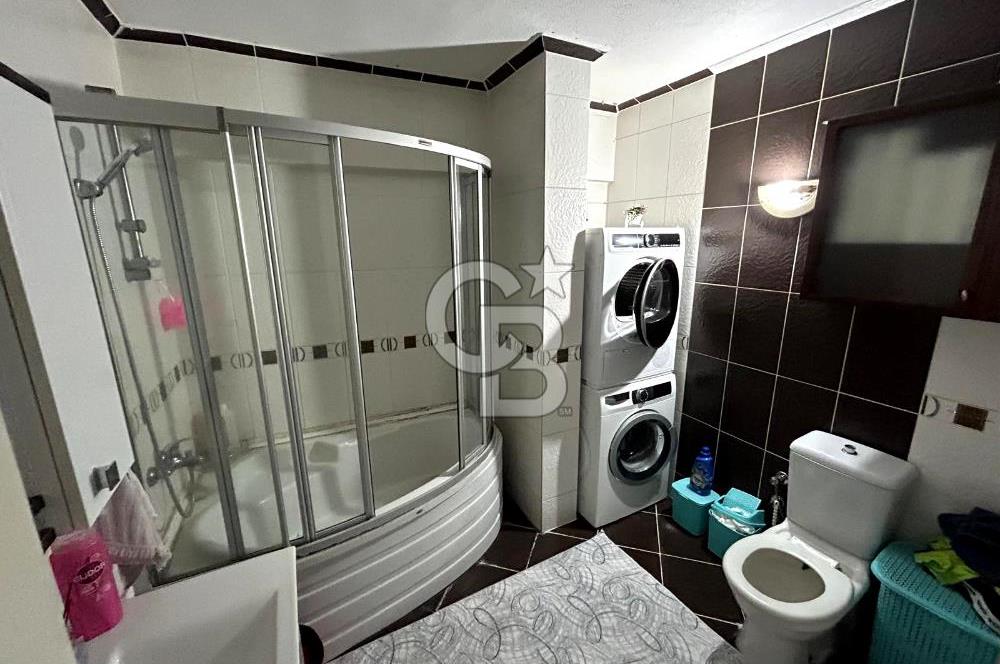 İZMİR BORNOVA YEŞİLOVA'DA SATILIK 5 KATLI BİNA