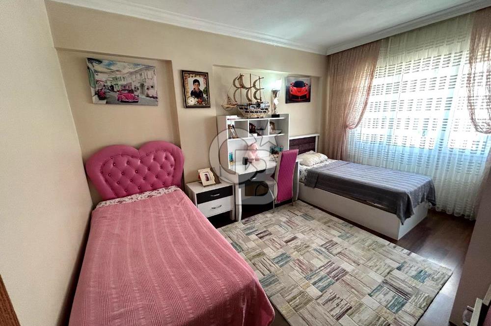 İZMİR BORNOVA YEŞİLOVA'DA SATILIK 5 KATLI BİNA