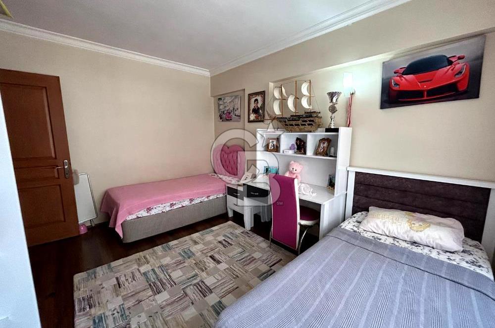 İZMİR BORNOVA YEŞİLOVA'DA SATILIK 5 KATLI BİNA