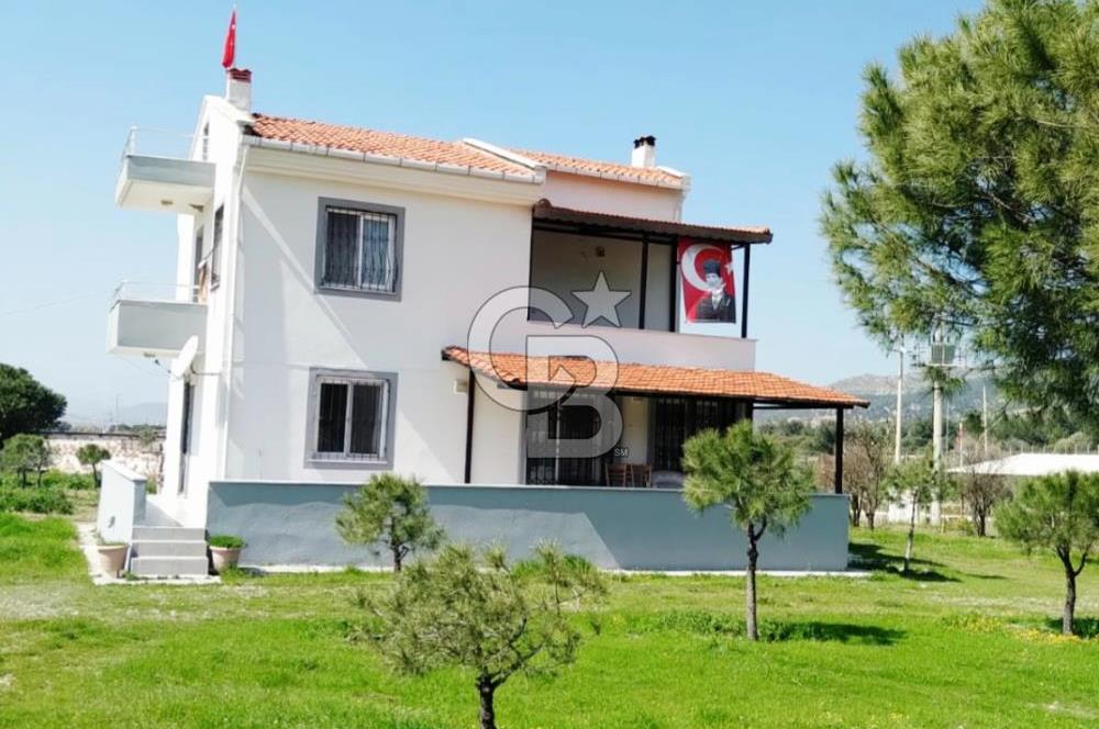 İzmir Foça Ilıpınar’da 4.658 m² Arsa İçinde 5+1 Müstakil Villa
