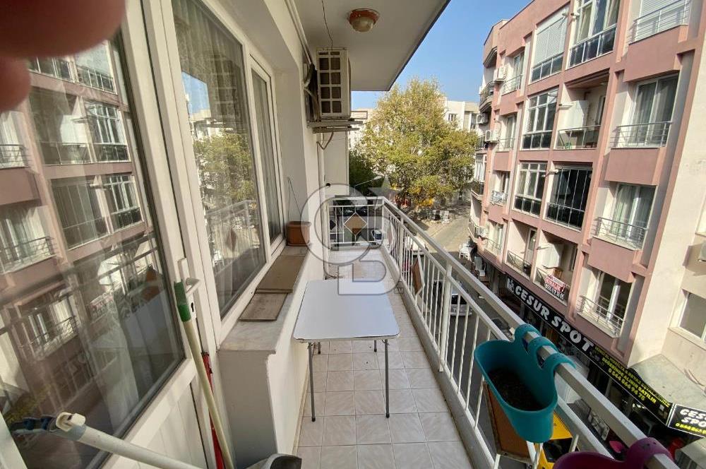 BORNOVA MERKEZ PAZAR YERİ SOKAĞINDA SATILIK 2+1 DAİRE