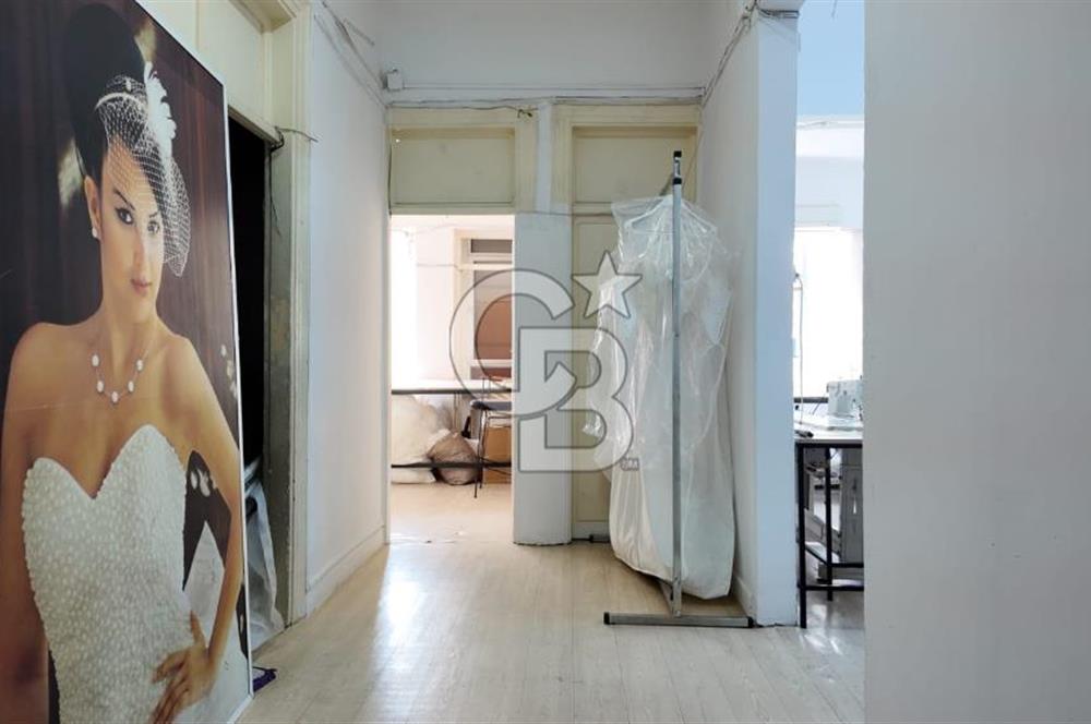 İzmir Mimar Kemalettin Moda Merkezinde Devren Kiralık Gelinlik Mağazası