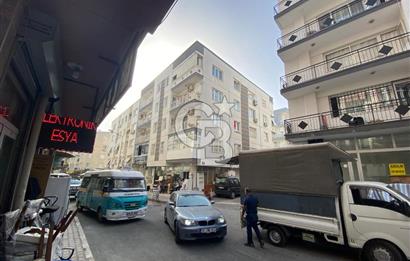 BORNOVA MERKEZ PAZAR YERİ SOKAĞINDA SATILIK 2+1 DAİRE