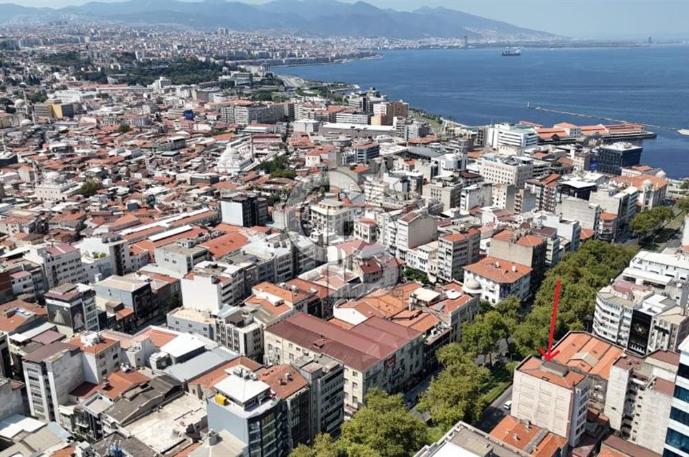 İzmir Mimar Kemalettin Moda Merkezinde Devren Kiralık Gelinlik Mağazası