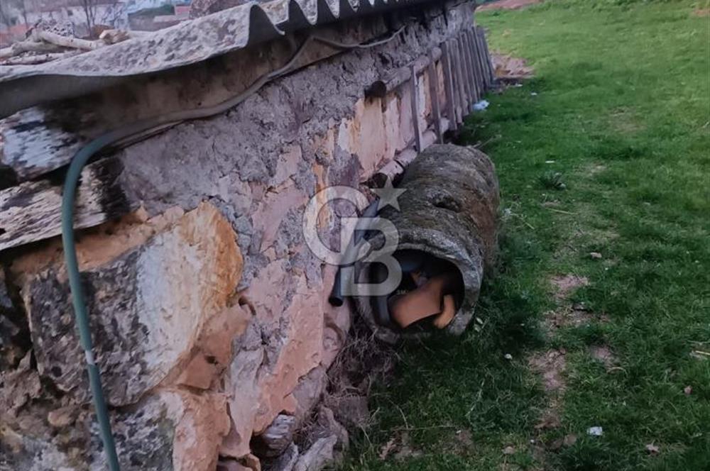 ÇANAKKALE ÇAN YAYKIN KÖYÜNDE SATILIK 40 M2 KARGİR SAMANLIK ,ARSA