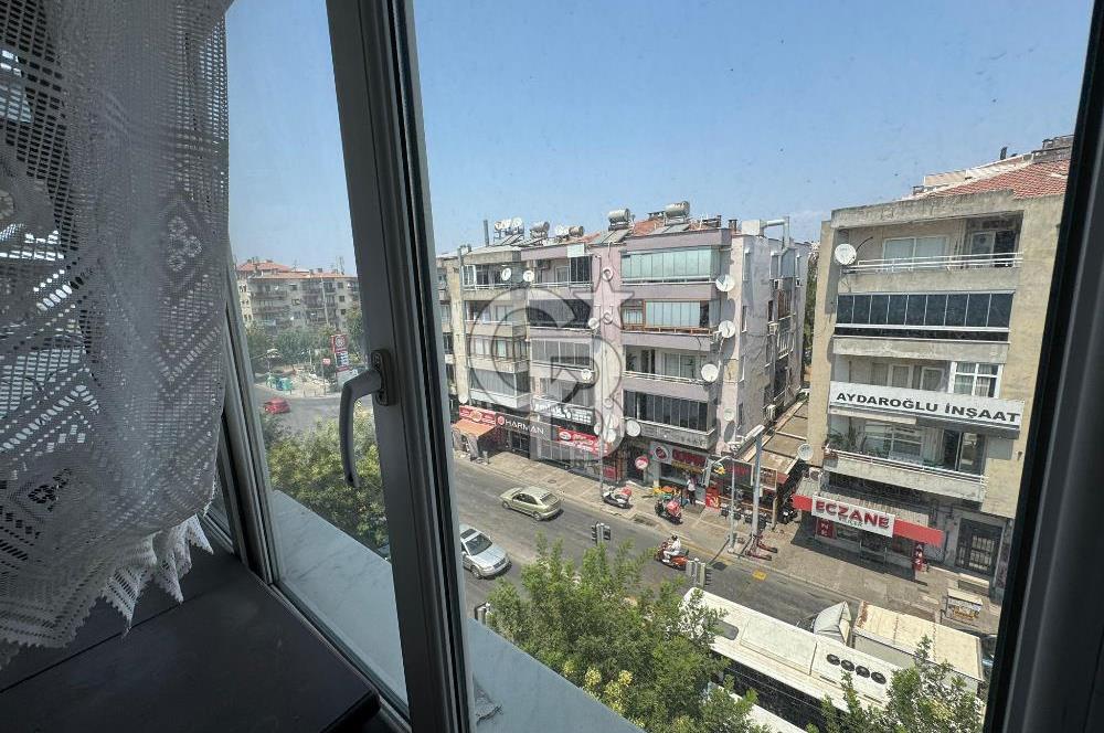 İzmir Buca'da Ana Cadde Üzeri Satılık Daire