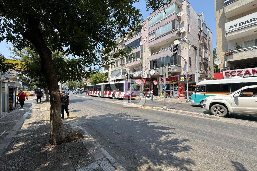 İzmir Buca'da Ana Cadde Üzeri Satılık Daire