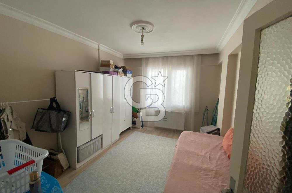 BORNOVA MERKEZ PAZAR YERİ SOKAĞINDA SATILIK 2+1 DAİRE