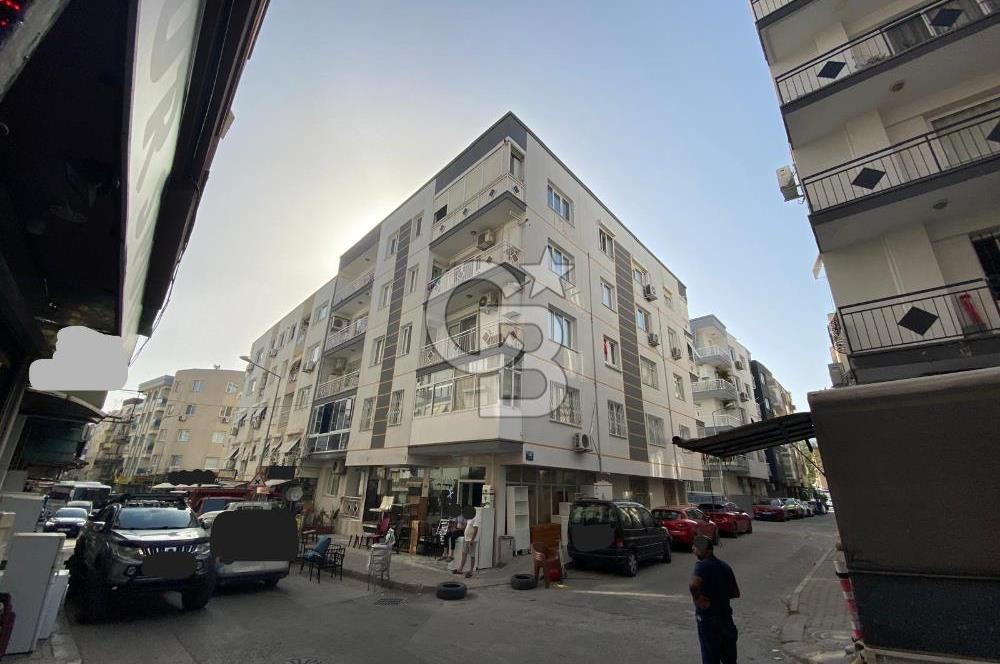 BORNOVA MERKEZ PAZAR YERİ SOKAĞINDA SATILIK 2+1 DAİRE