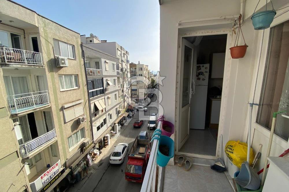 BORNOVA MERKEZ PAZAR YERİ SOKAĞINDA SATILIK 2+1 DAİRE