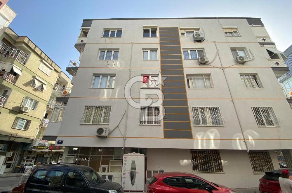 BORNOVA MERKEZ PAZAR YERİ SOKAĞINDA SATILIK 2+1 DAİRE