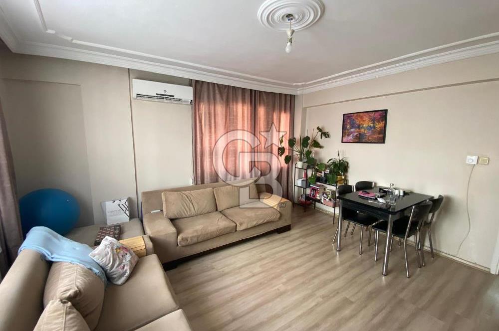 BORNOVA MERKEZ PAZAR YERİ SOKAĞINDA SATILIK 2+1 DAİRE