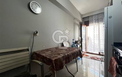 KARŞIYAKA ÖRNEKKÖY DE KÖŞE BİNA CADDEÜSTÜ KAPALI MUTFAK SATILIK DAİRE 