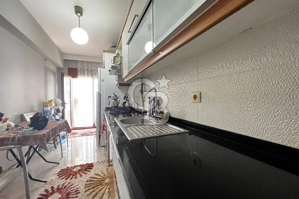 KARŞIYAKA ÖRNEKKÖY DE KÖŞE BİNA CADDEÜSTÜ KAPALI MUTFAK SATILIK DAİRE 