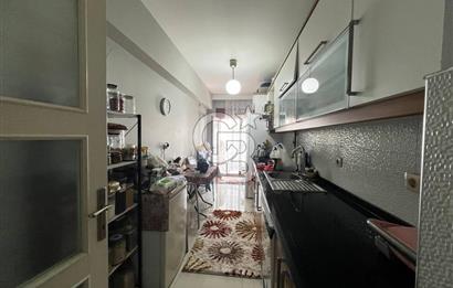 KARŞIYAKA ÖRNEKKÖY DE KÖŞE BİNA CADDEÜSTÜ KAPALI MUTFAK SATILIK DAİRE 