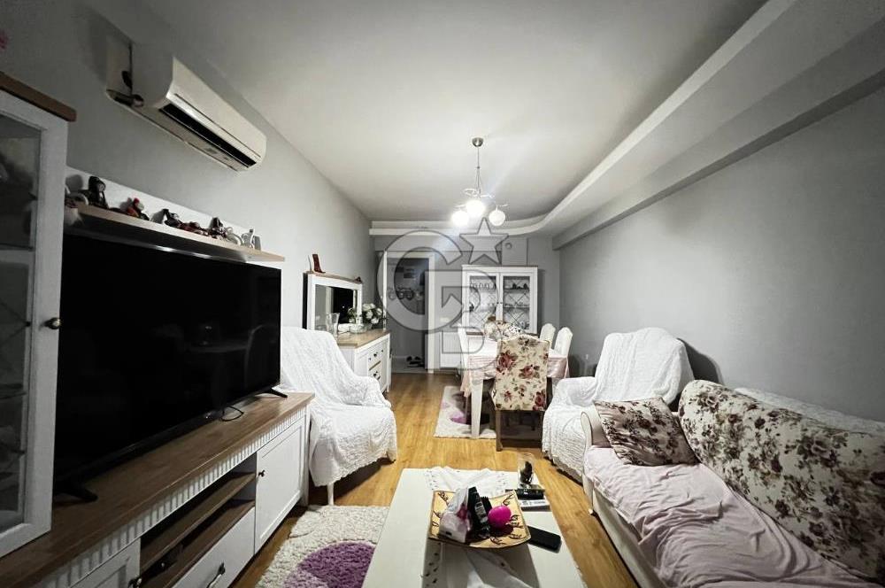 KARŞIYAKA ÖRNEKKÖY DE KÖŞE BİNA CADDEÜSTÜ KAPALI MUTFAK SATILIK DAİRE 