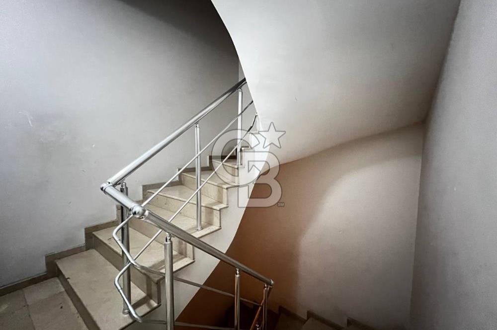KARŞIYAKA ÖRNEKKÖY DE KÖŞE BİNA CADDEÜSTÜ KAPALI MUTFAK SATILIK DAİRE 