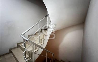 KARŞIYAKA ÖRNEKKÖY DE KÖŞE BİNA CADDEÜSTÜ KAPALI MUTFAK SATILIK DAİRE 