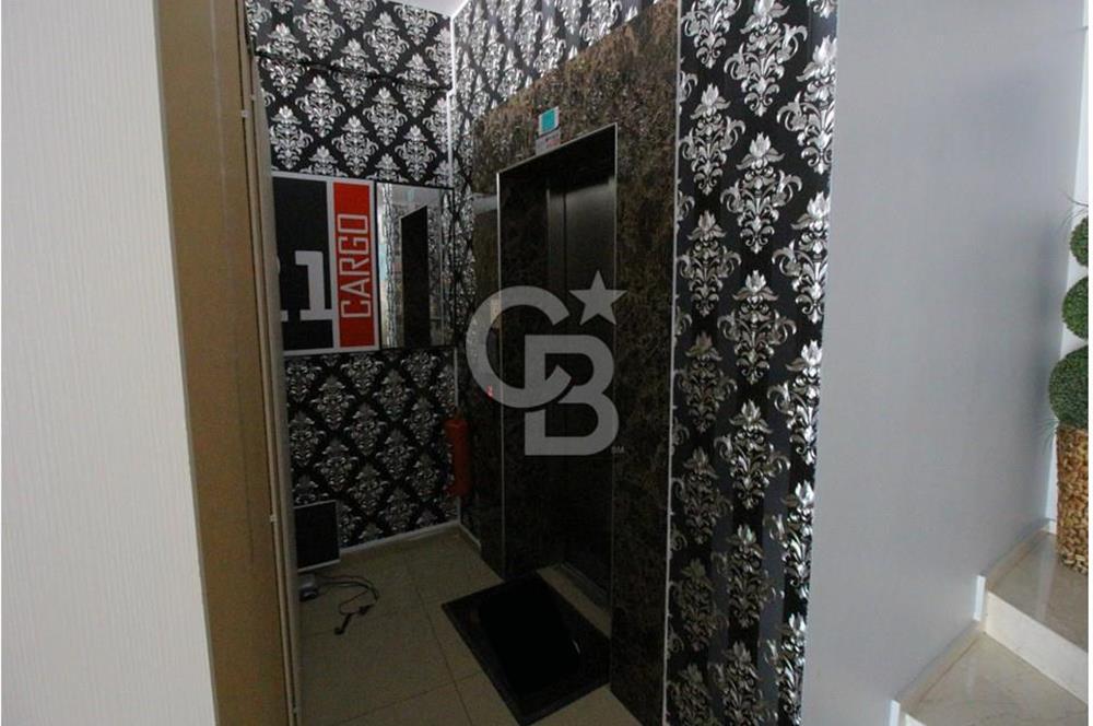 Gaziemir'in En İşlek Noktasında Kiralık Komple Bina
